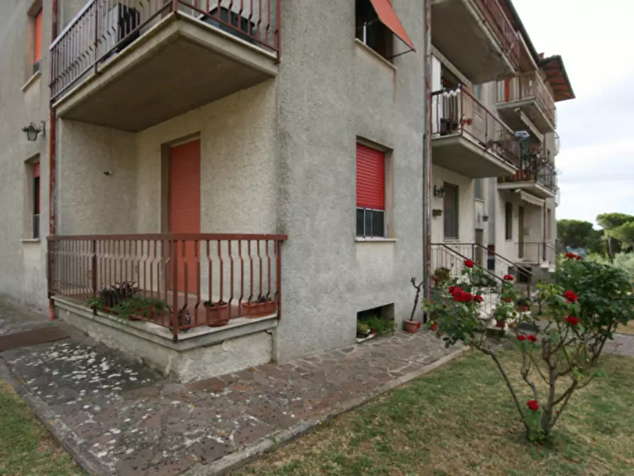 Immagine 21 di Appartamento in vendita  a Lucignano