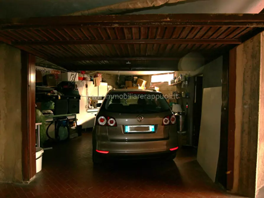 Immagine 19 di Appartamento in vendita  a Lucignano