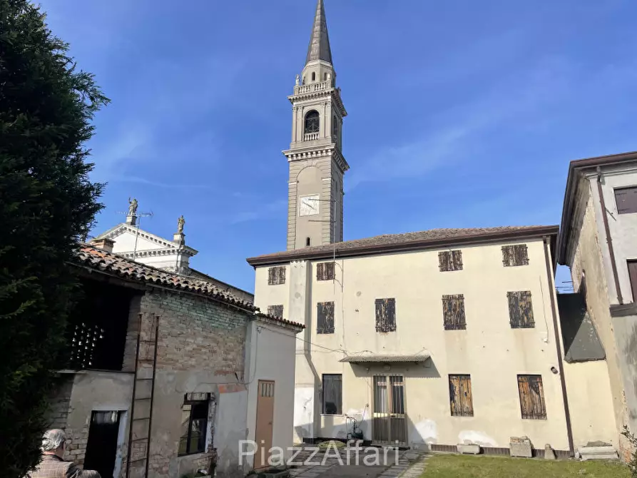 Immagine 2 di Palazzo in vendita  in Brugine - Campagnola a Brugine