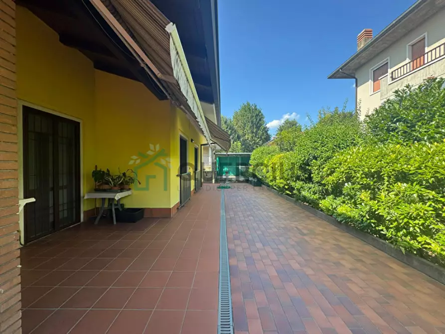 Immagine 3 di Villa in vendita  in Viale della Libertà a Caldiero