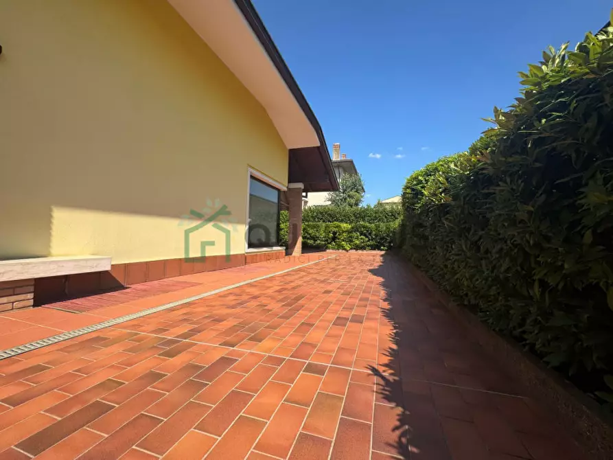 Immagine 11 di Villa in vendita  in Viale della Libertà a Caldiero