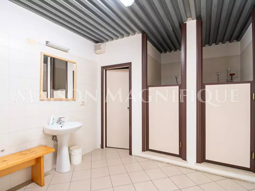 Immagine 6 di Attività commerciale in vendita  in Via Caldirolo a Ferrara