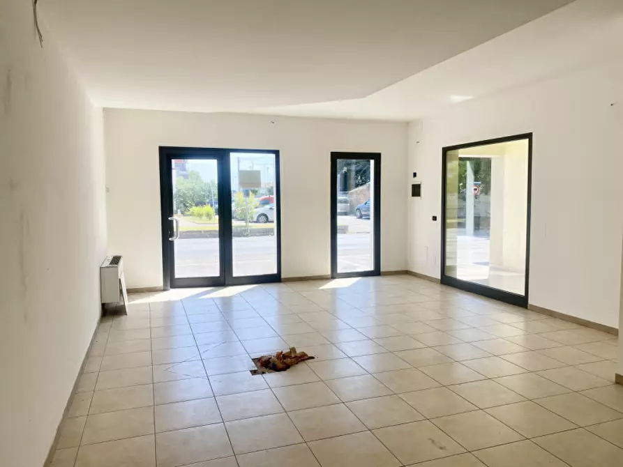 Immagine 1 di Negozio in affitto  in via Papa Sarto 13 a Vedelago