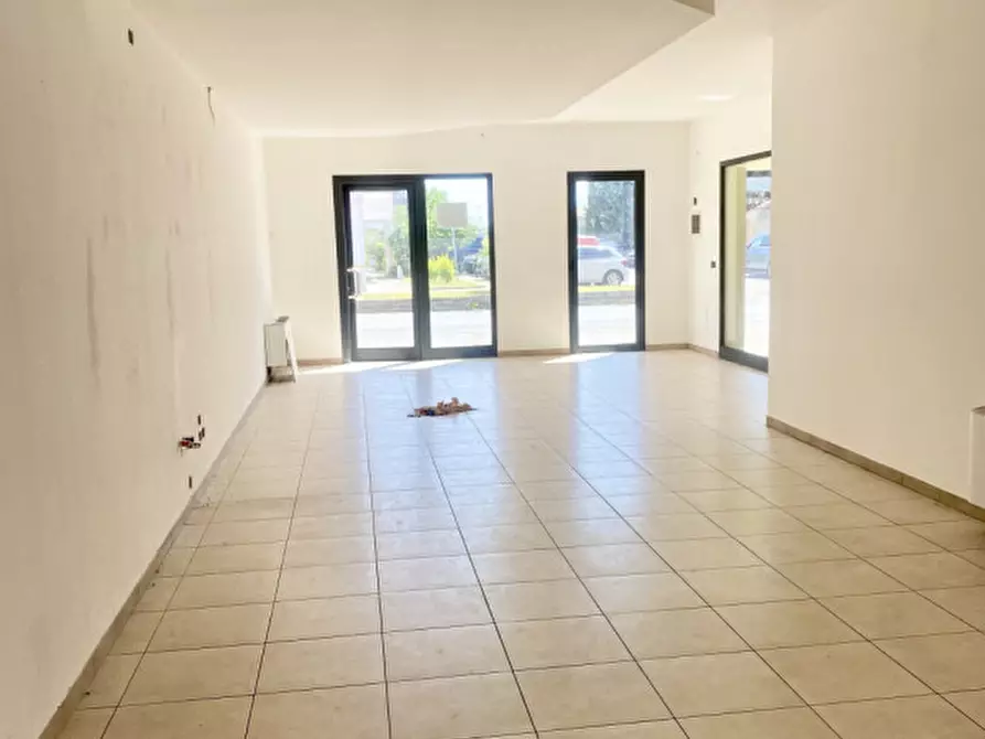 Immagine 2 di Negozio in affitto  in via Papa Sarto 13 a Vedelago