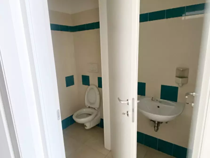 Immagine 8 di Negozio in affitto  in via Papa Sarto 13 a Vedelago