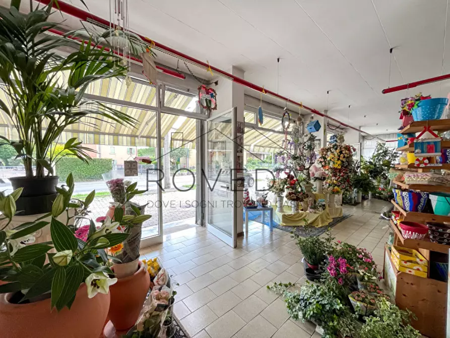 Immagine 1 di Negozio in vendita  in Strada Canizzano a Treviso