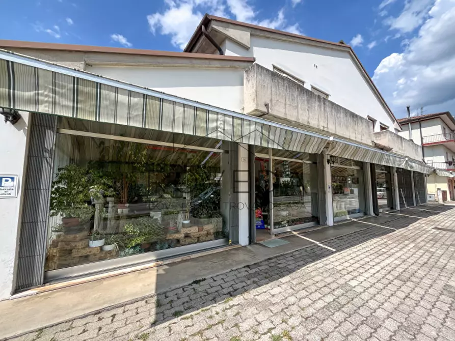 Immagine 2 di Negozio in vendita  in Strada Canizzano a Treviso