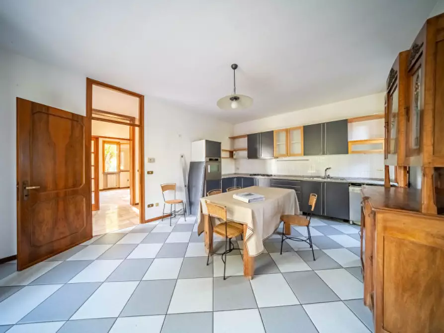 Immagine 2 di Casa indipendente in vendita  in Via Enrico Forlanini a Parma