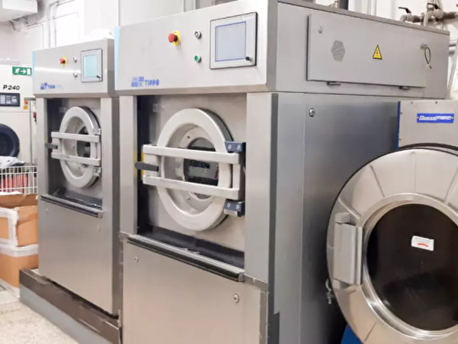 Immagine 11 di Attività commerciale in vendita  a Villa Estense