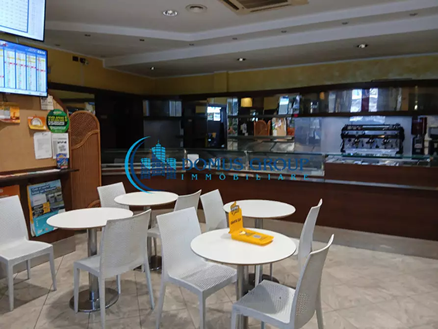 Immagine 2 di Negozio in vendita  in via di casalotti a Roma