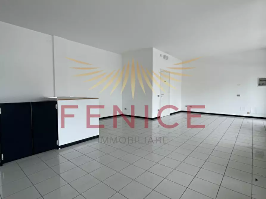 Immagine 5 di Negozio in vendita  in Piazza vittorio poloni a Montebelluna