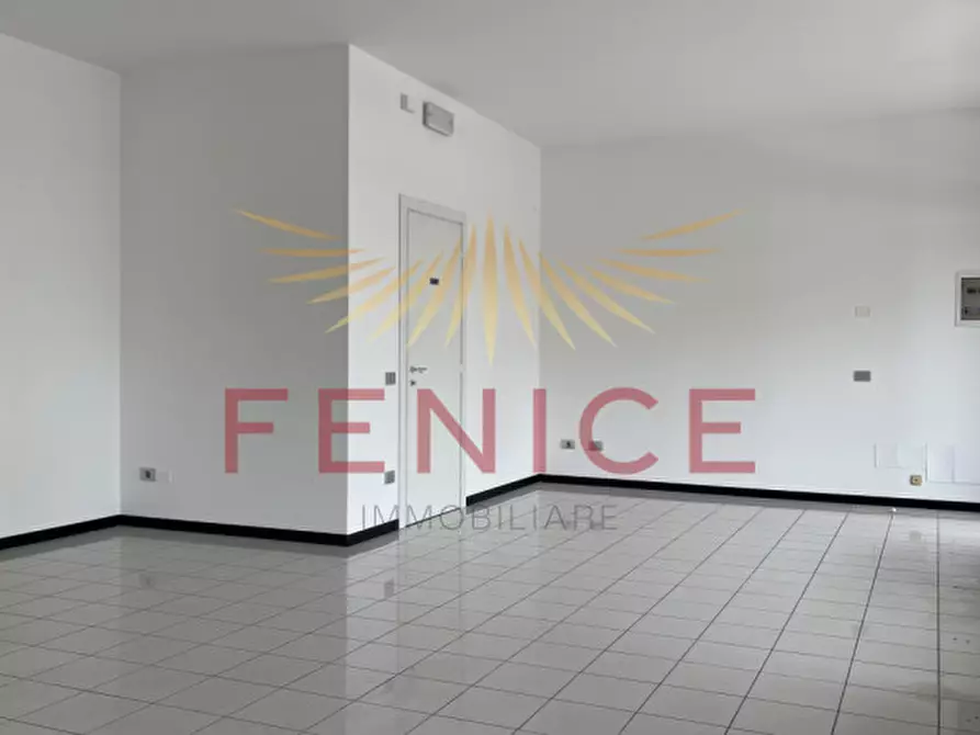 Immagine 6 di Negozio in vendita  in Piazza vittorio poloni a Montebelluna