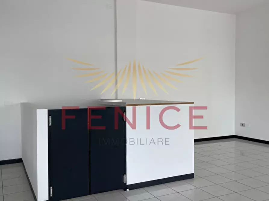 Immagine 7 di Negozio in vendita  in Piazza vittorio poloni a Montebelluna