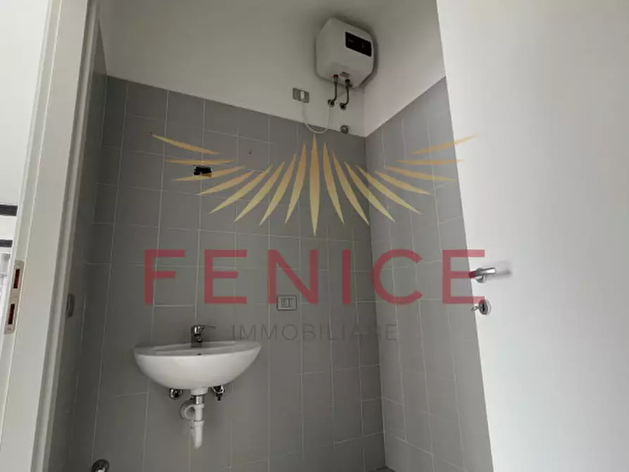 Immagine 9 di Negozio in vendita  in Piazza vittorio poloni a Montebelluna