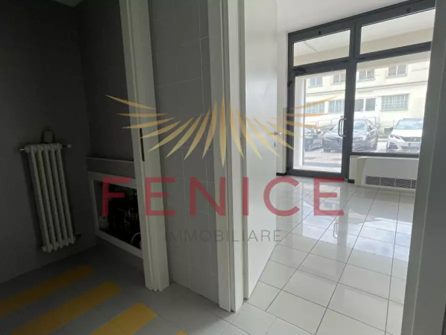 Immagine 10 di Negozio in vendita  in Piazza vittorio poloni a Montebelluna