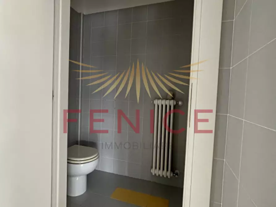 Immagine 11 di Negozio in vendita  in Piazza vittorio poloni a Montebelluna