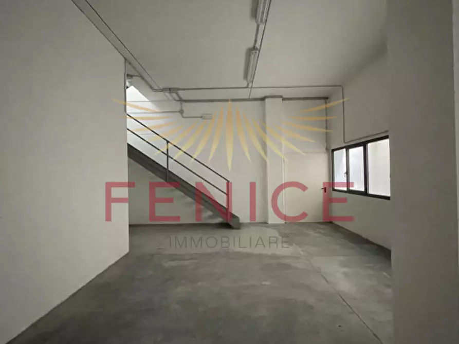 Immagine 14 di Negozio in vendita  in Piazza vittorio poloni a Montebelluna