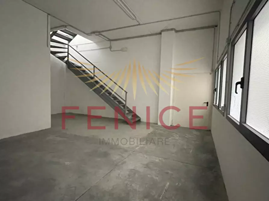 Immagine 15 di Negozio in vendita  in Piazza vittorio poloni a Montebelluna