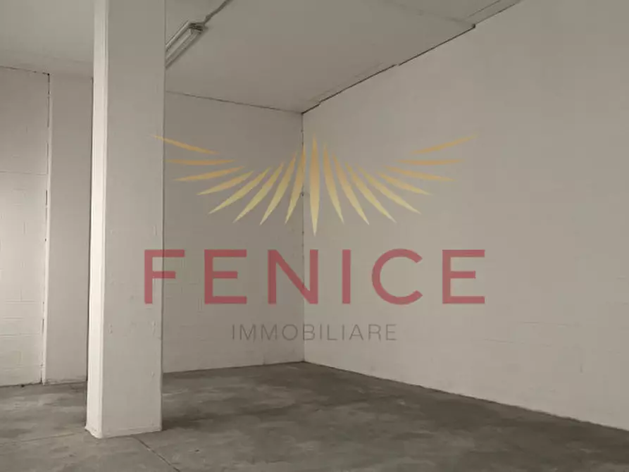 Immagine 18 di Negozio in vendita  in Piazza vittorio poloni a Montebelluna