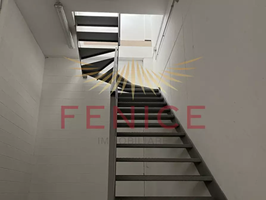 Immagine 19 di Negozio in vendita  in Piazza vittorio poloni a Montebelluna