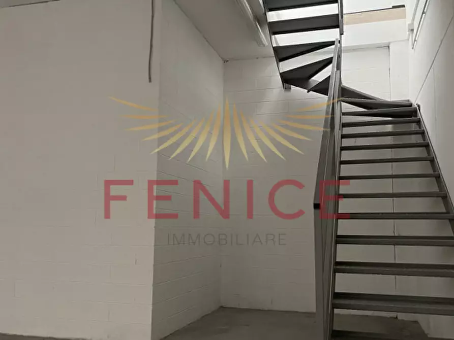 Immagine 20 di Negozio in vendita  in Piazza vittorio poloni a Montebelluna