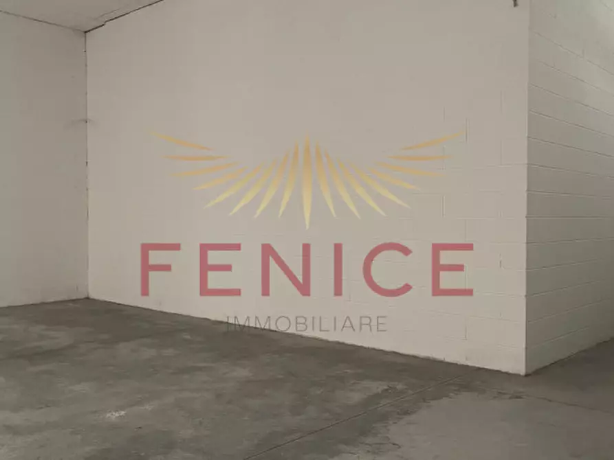 Immagine 21 di Negozio in vendita  in Piazza vittorio poloni a Montebelluna