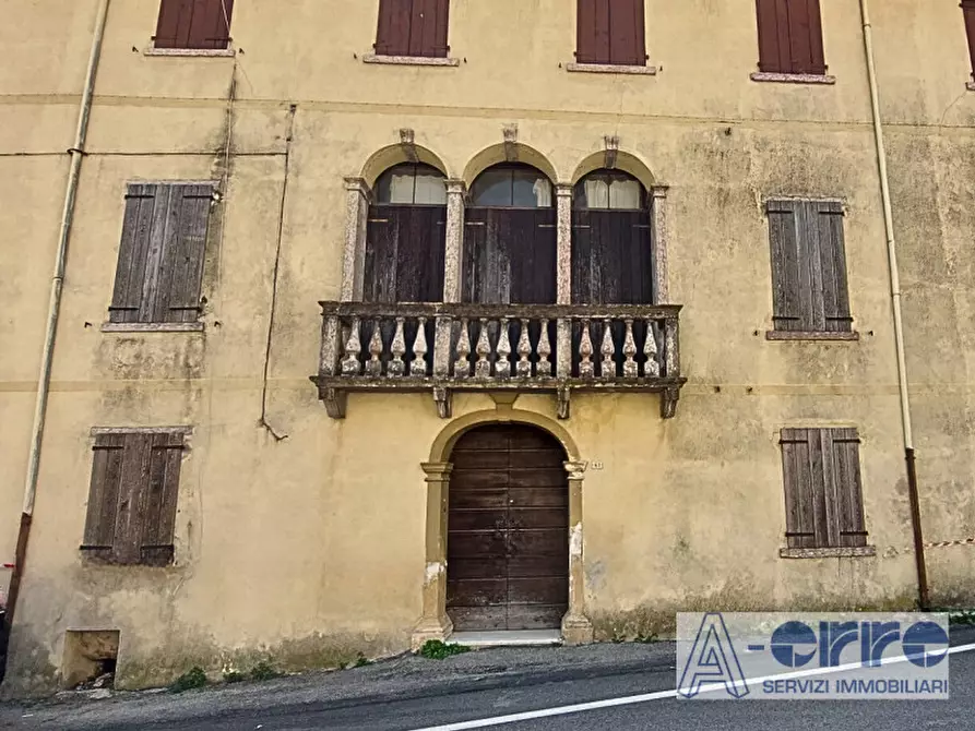 Immagine 1 di Palazzo in vendita  in via Oliero di sotto a Valbrenta
