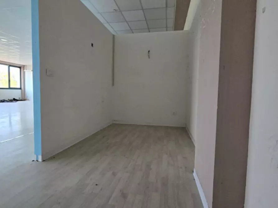 Immagine 15 di Attività commerciale in affitto  in Via Ponticelli a Agugliaro