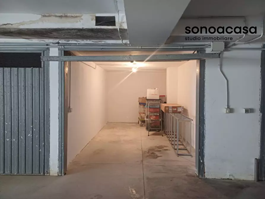 Immagine 2 di Garage in vendita  in Via Corfù a Mondolfo