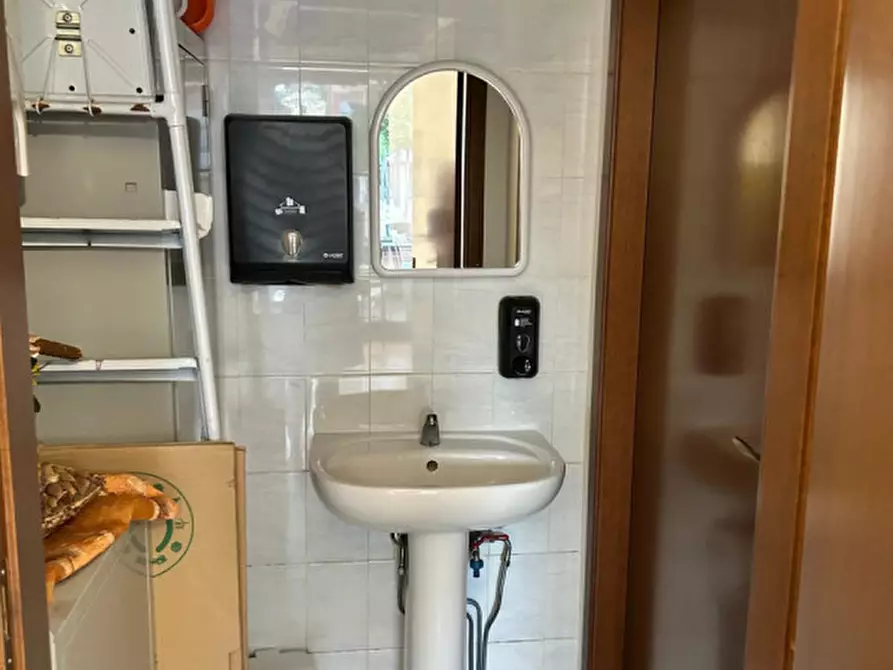 Immagine 1 di Attività commerciale in vendita  a Cesena