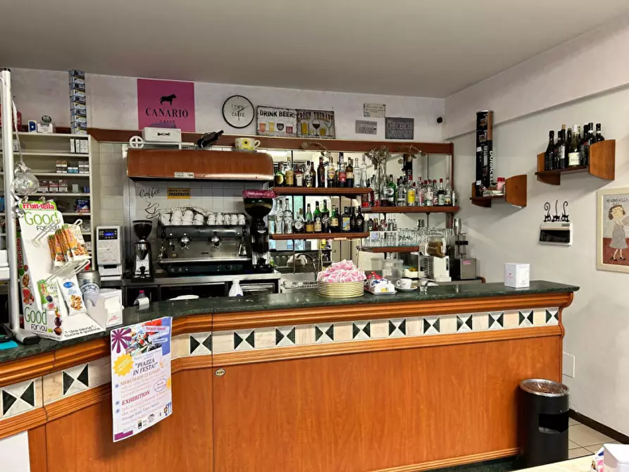 Immagine 2 di Attività commerciale in vendita  a Cesena
