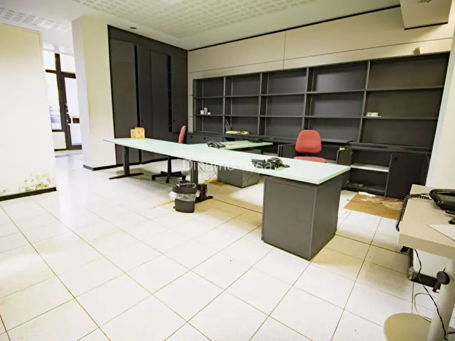 Immagine 6 di Ufficio in vendita  a Prato