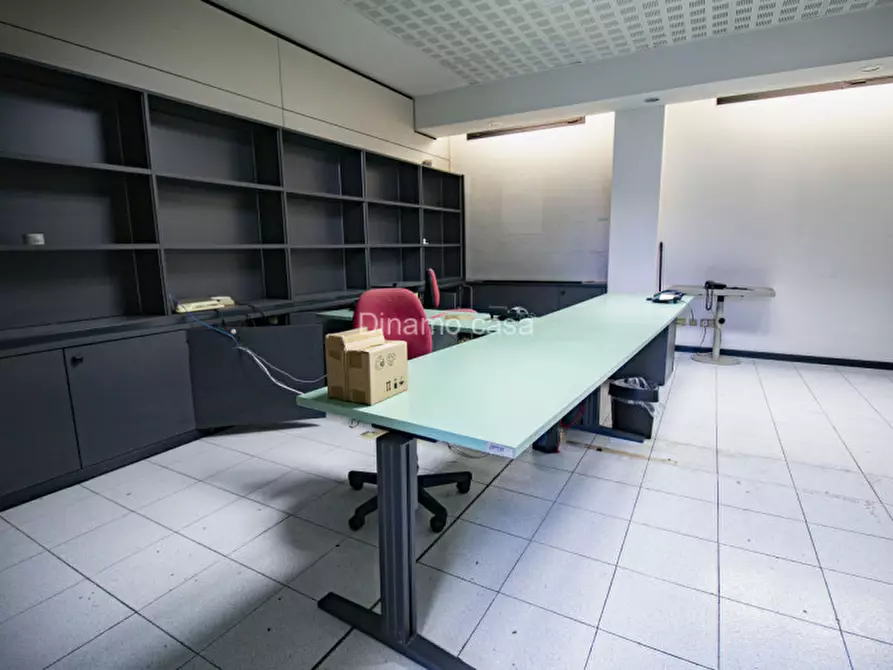 Immagine 7 di Ufficio in vendita  a Prato