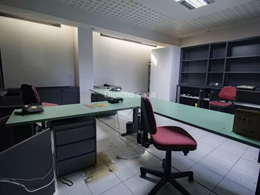 Immagine 11 di Ufficio in vendita  a Prato