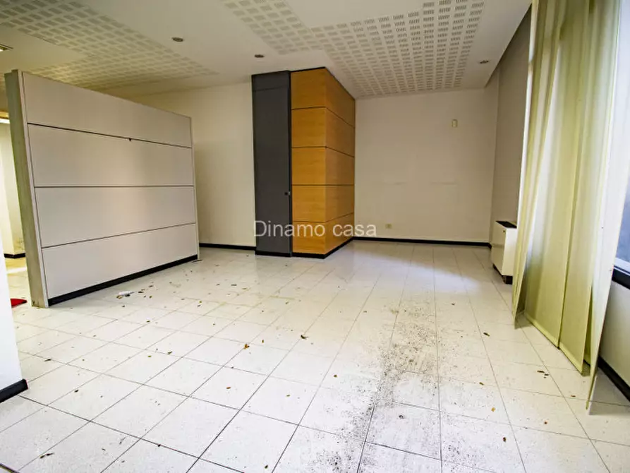 Immagine 12 di Ufficio in vendita  a Prato