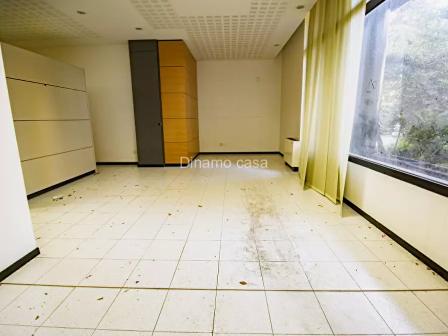 Immagine 13 di Ufficio in vendita  a Prato