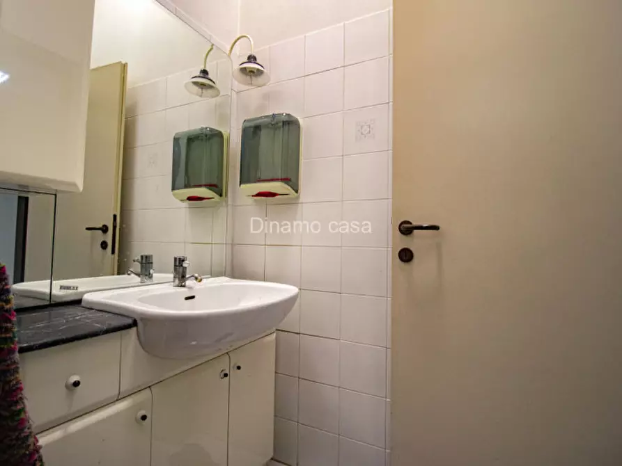 Immagine 14 di Ufficio in vendita  a Prato