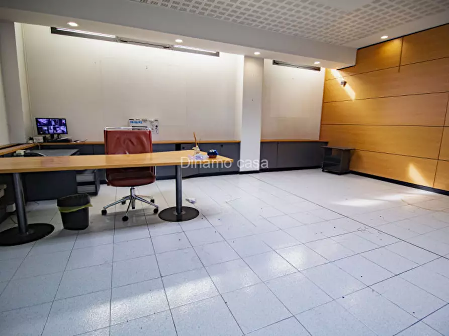 Immagine 16 di Ufficio in vendita  a Prato