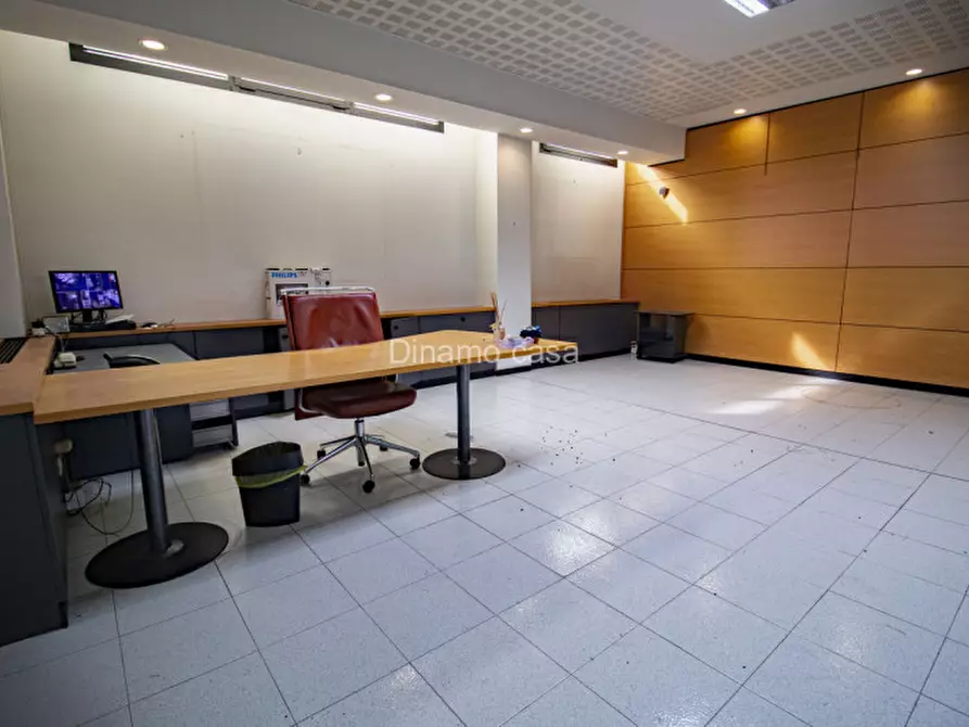 Immagine 18 di Ufficio in vendita  a Prato