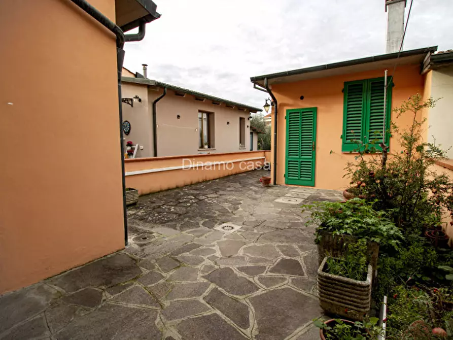 Immagine 14 di Appartamento in vendita  in Via del Molinaccio a Prato