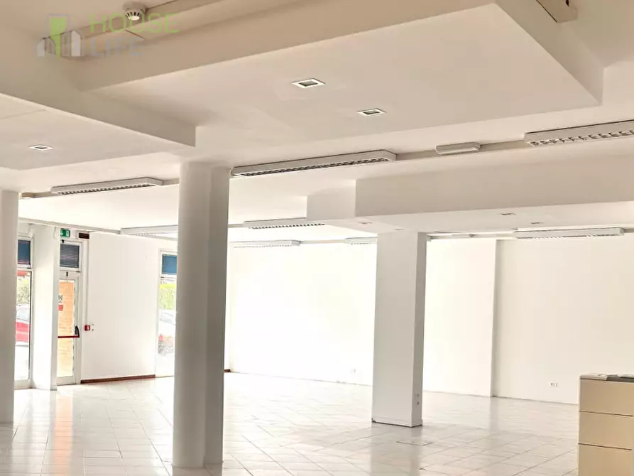 Immagine 3 di Negozio in affitto  in Viale della Repubblica, 14 a Sandrigo