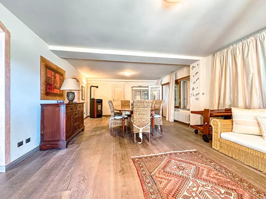 Immagine 5 di Villa in vendita  in Ss33 del sempione 77 a Belgirate