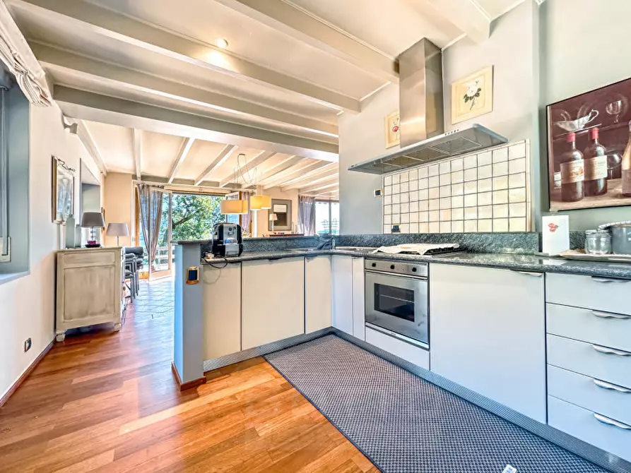 Immagine 10 di Villa in vendita  in Ss33 del sempione 77 a Belgirate