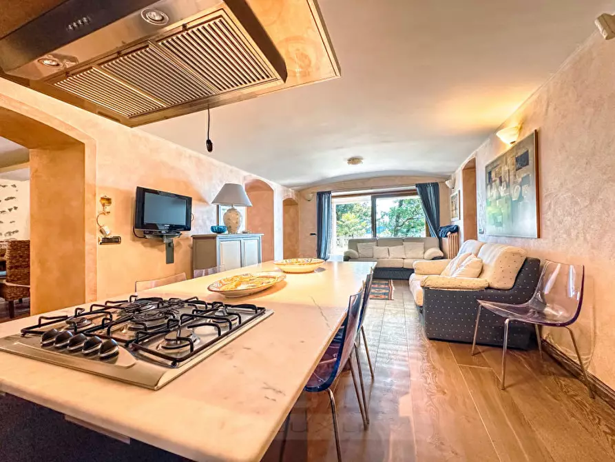 Immagine 11 di Villa in vendita  in Ss33 del sempione 77 a Belgirate