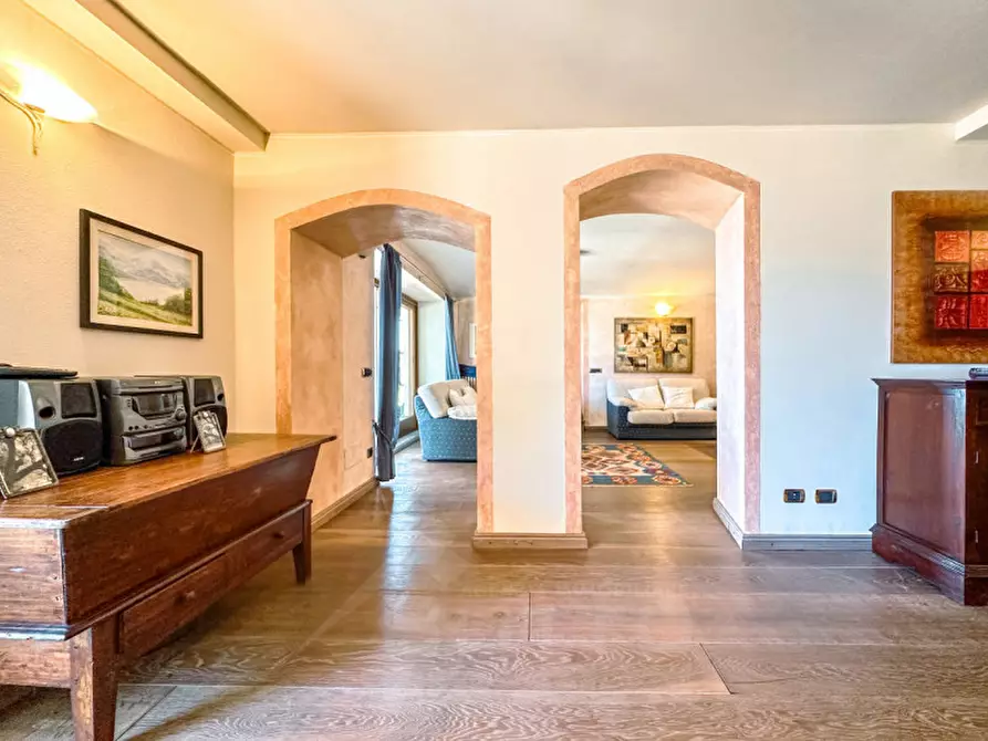 Immagine 15 di Villa in vendita  in Ss33 del sempione 77 a Belgirate