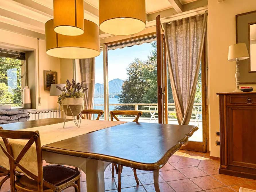 Immagine 16 di Villa in vendita  in Ss33 del sempione 77 a Belgirate