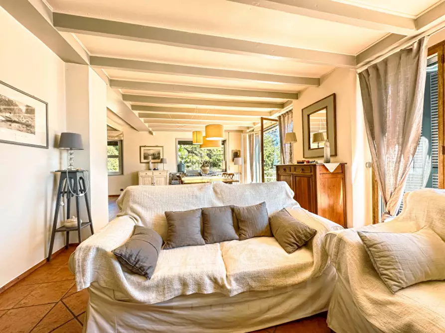 Immagine 21 di Villa in vendita  in Ss33 del sempione 77 a Belgirate