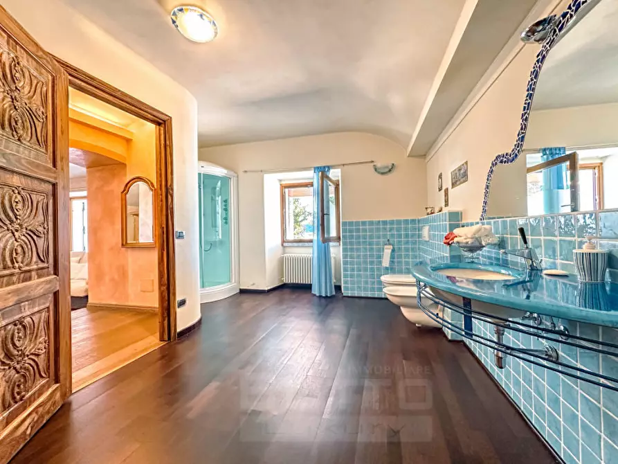 Immagine 33 di Villa in vendita  in Ss33 del sempione 77 a Belgirate