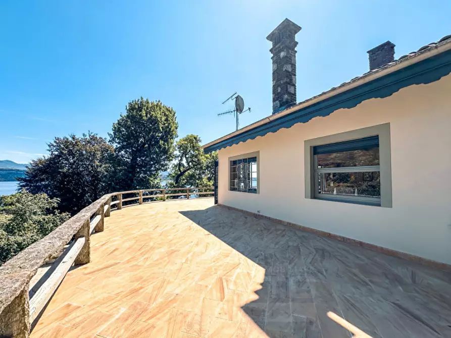 Immagine 35 di Villa in vendita  in Ss33 del sempione 77 a Belgirate