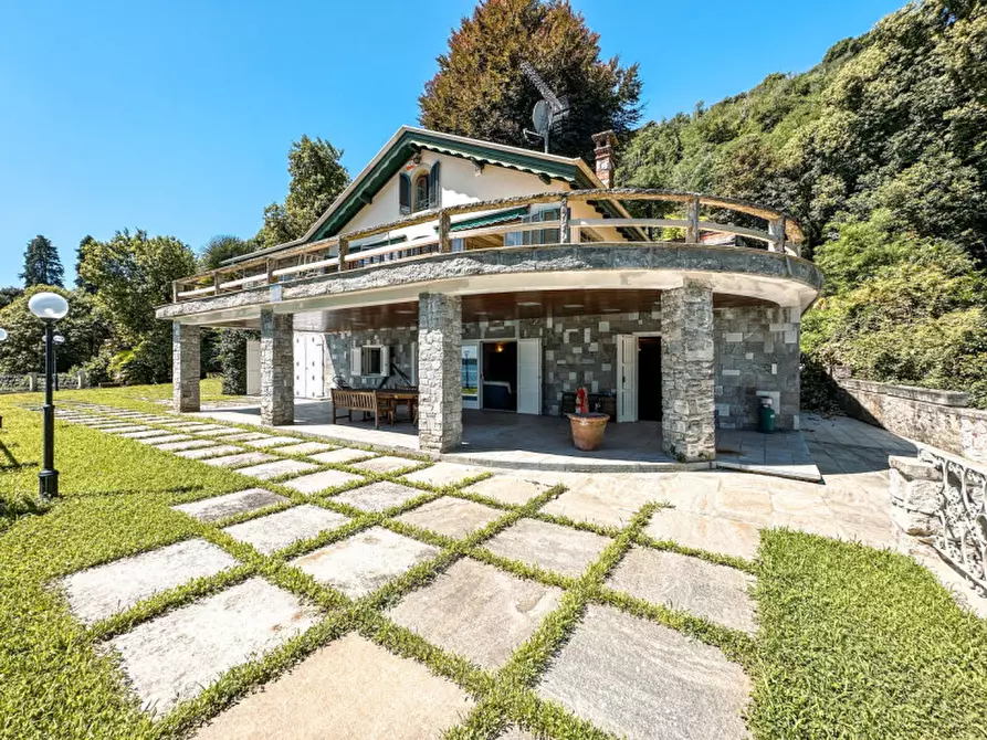 Immagine 37 di Villa in vendita  in Ss33 del sempione 77 a Belgirate